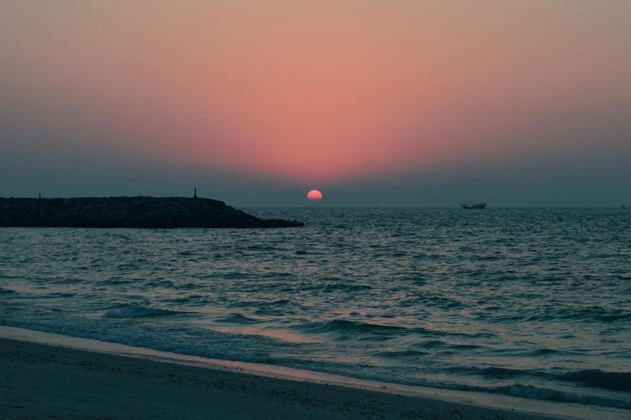 Al Corniche Hotel Sharjah Buitenkant foto