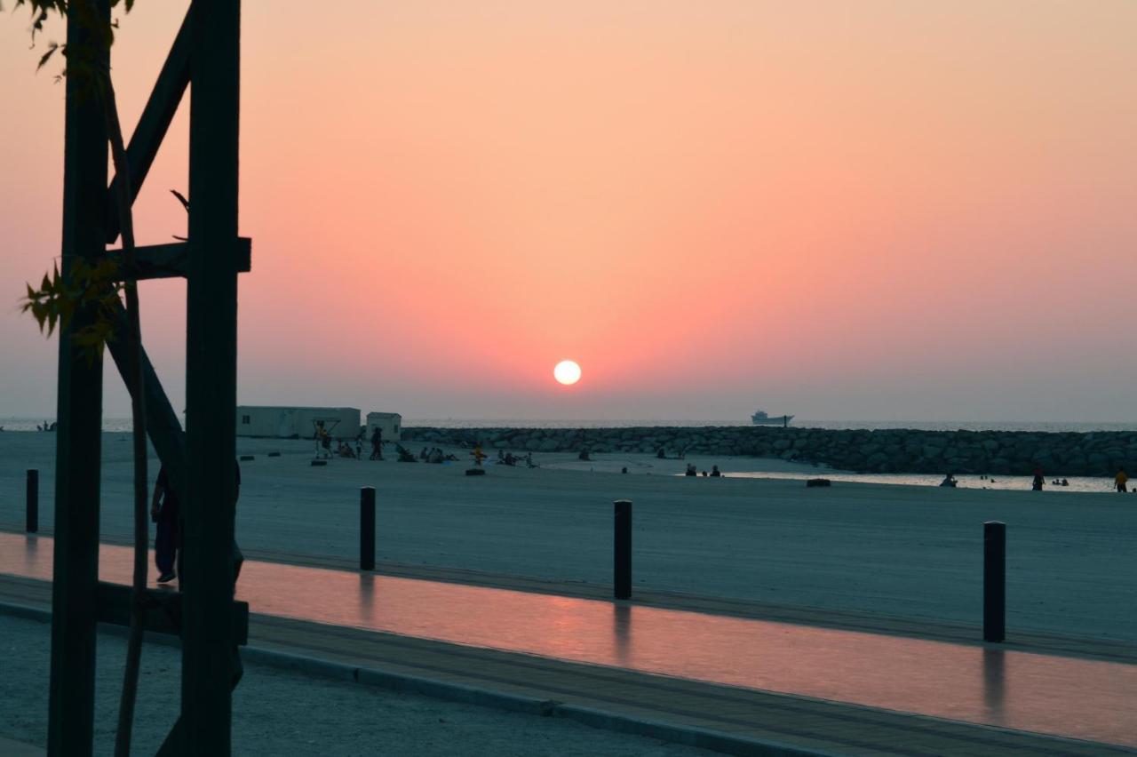 Al Corniche Hotel Sharjah Buitenkant foto